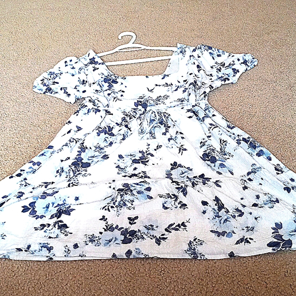 Summer dress. Size: medium